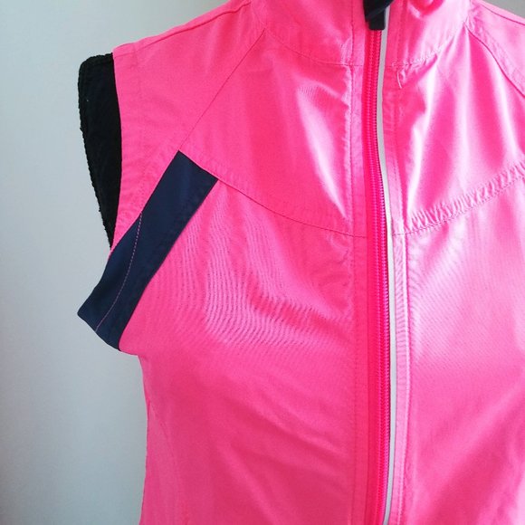 brooks vest pink